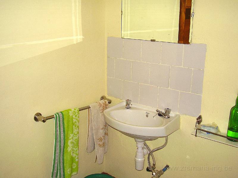 0094 Wasgelegenheid kamer klooster Drodro.JPG